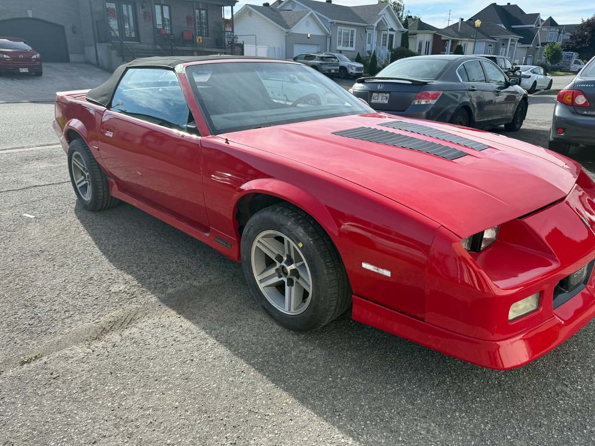 Camaro 1988 terminée, trois quarts avant